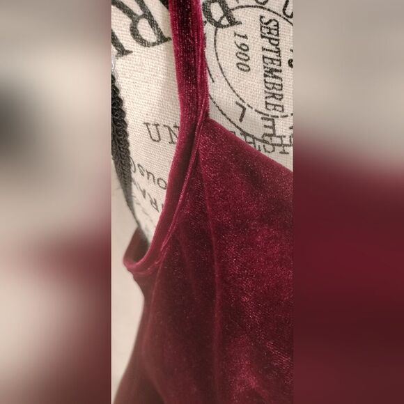 NWOT! SHEIN Curve Burgundy Velvet Slip Dress w/Adjustable Straps. Plus Size 0XL - Picture 9 of 12